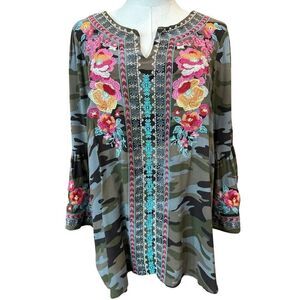 Andree by Unit Embroidered Floral Camo 3/4 Sleeve Blouse Boho Peasant SZ  Small